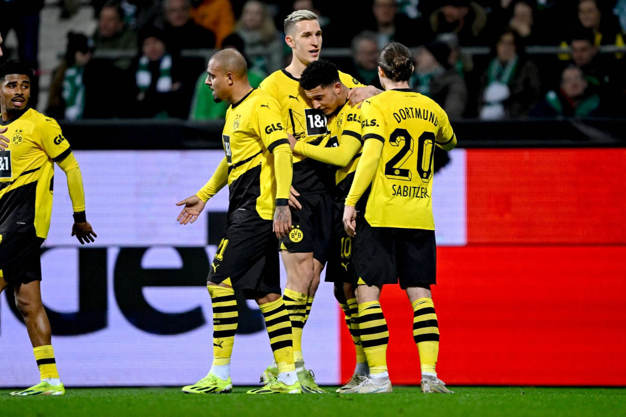 多特蒙德主帅感叹球队士气高涨，备战国内比赛的简单介绍