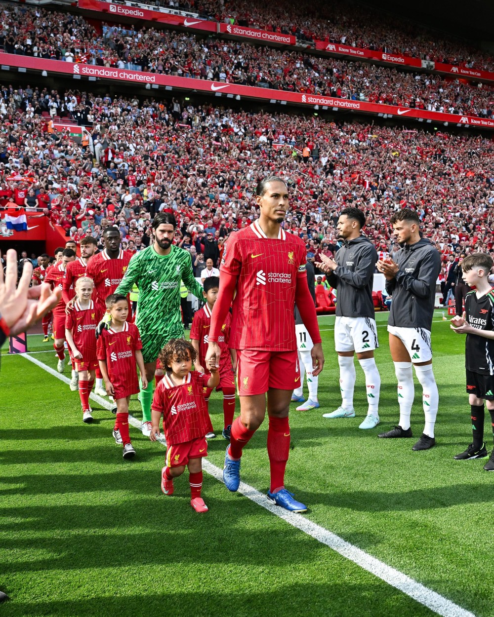 B体育体育中国官网-利物浦连续胜利，争冠路上不败