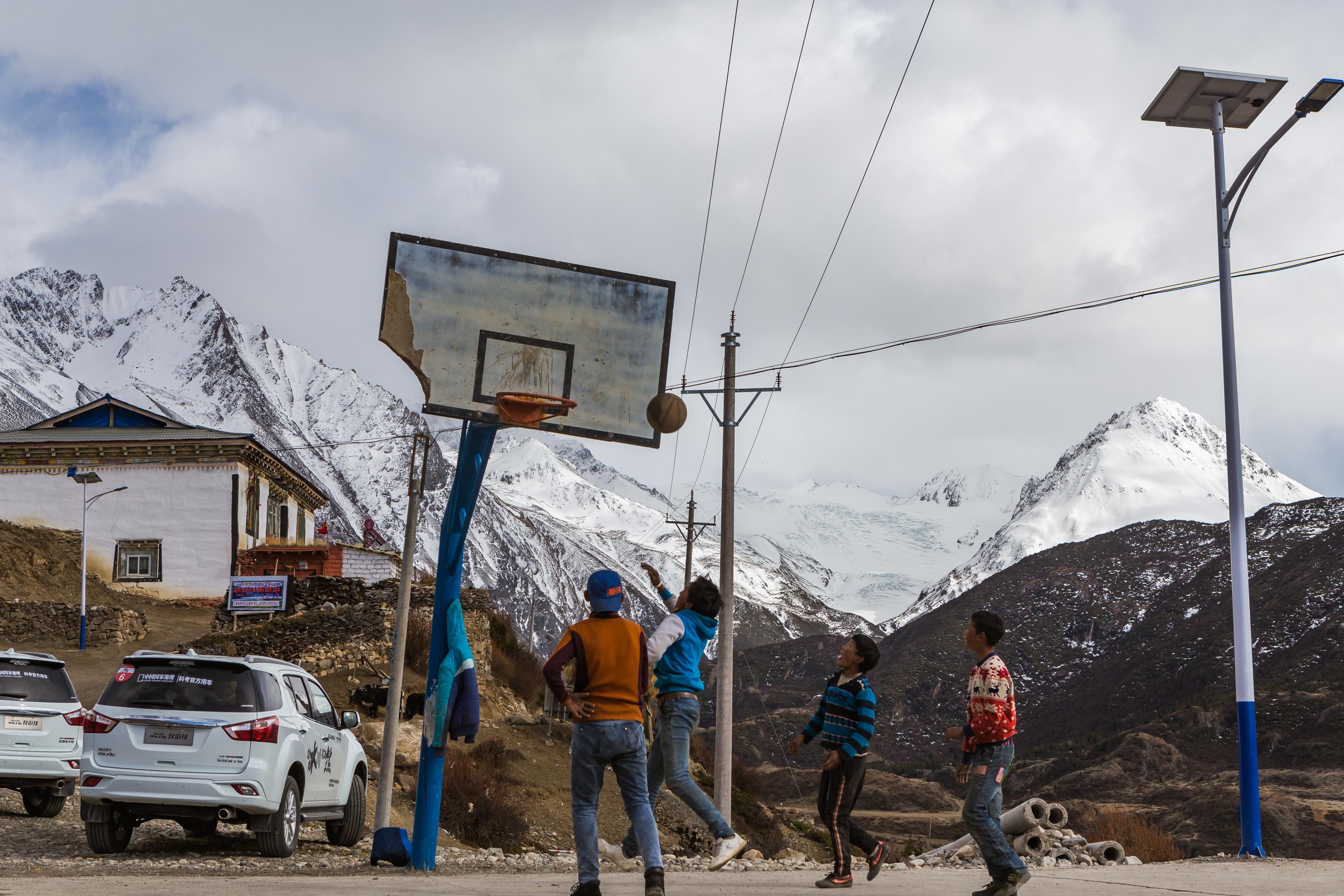 B体育体育登录-关于西藏篮球赛季战火激烈，势如破竹的信息