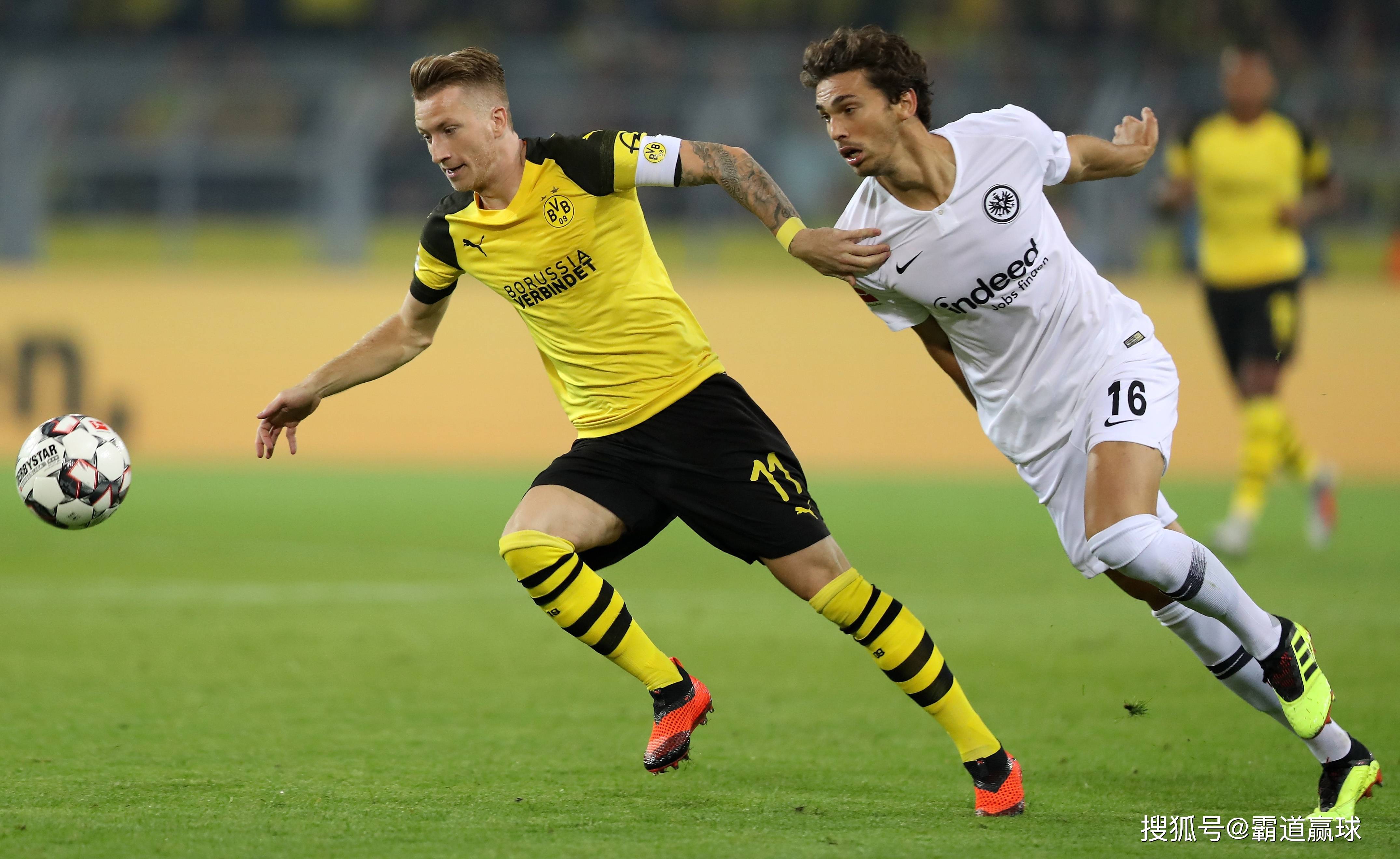 法兰克福球队在比赛中发挥出色,取得胜利 法兰克福球队在比赛中发挥出色,取得胜利