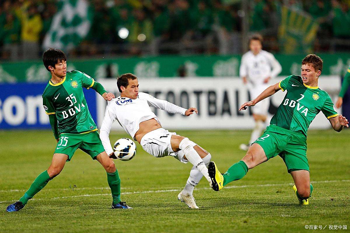 法兰克福球队在比赛中发挥出色,取得胜利 法兰克福球队在比赛中发挥出色,取得胜利