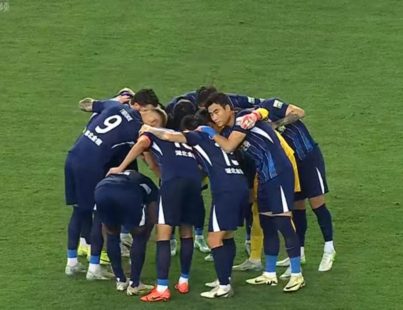 B体育体育培训-关于球员们在场上卖力拚搏，用实际行动演绎着赛场较量的信息