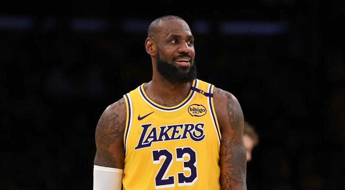 B体育体育课程-关于湖人主帅沃格尔布局奥拉迪波将缺席下一场比赛的信息