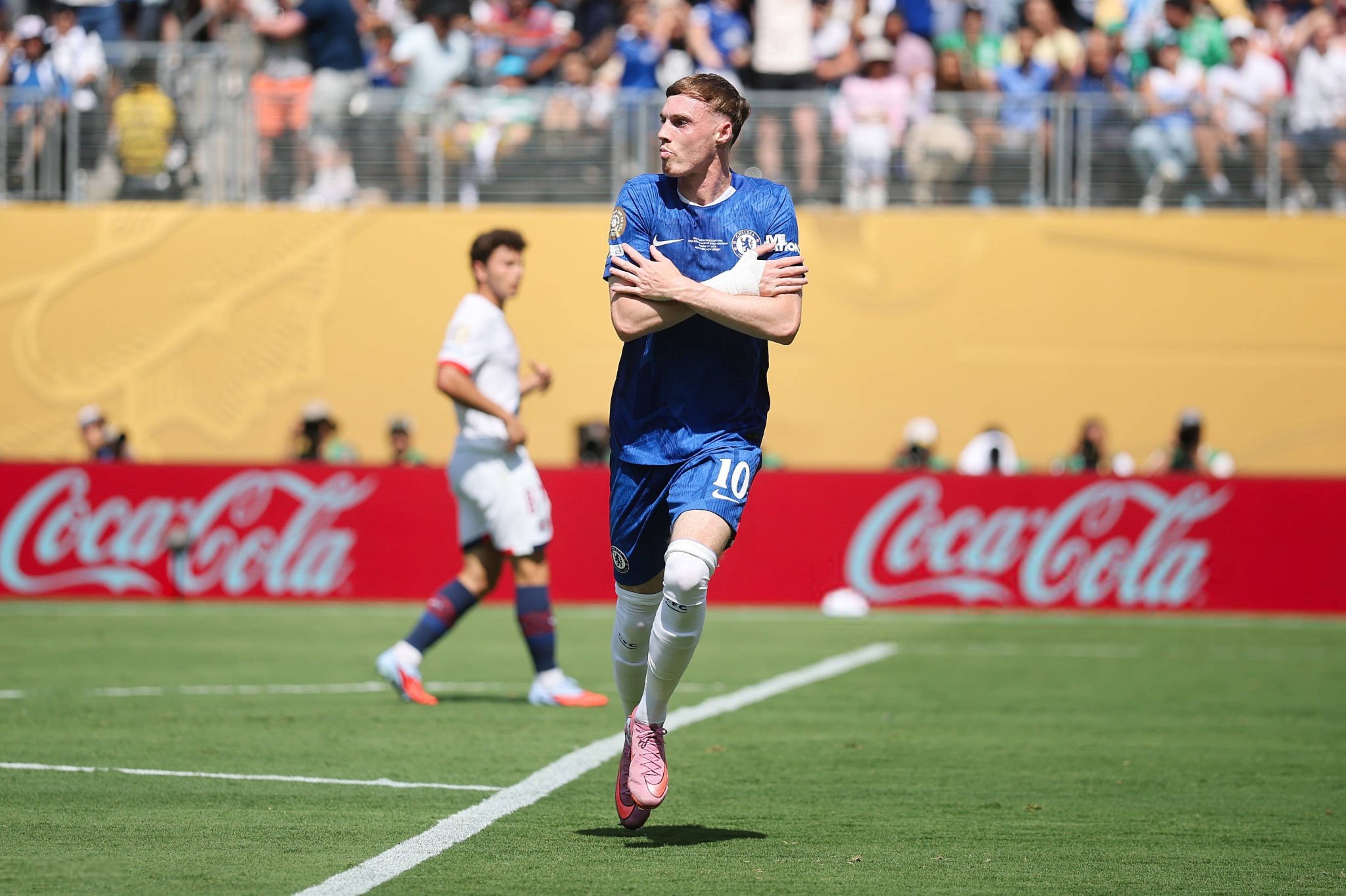 B体育体育网站入口-切尔西全队发挥出色，領先对手多个球