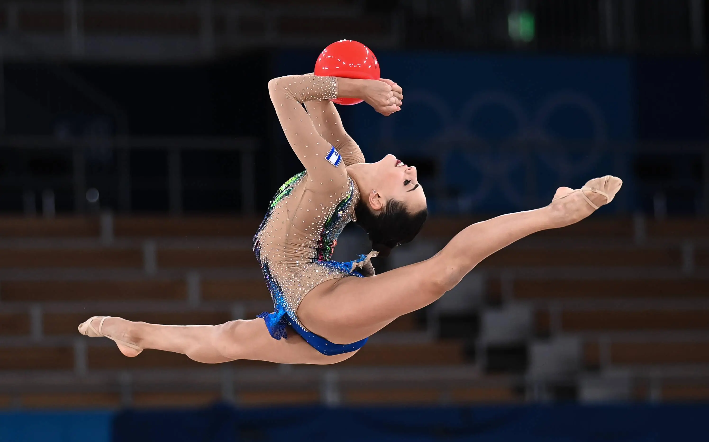 体操选手全新动作得到满分好评