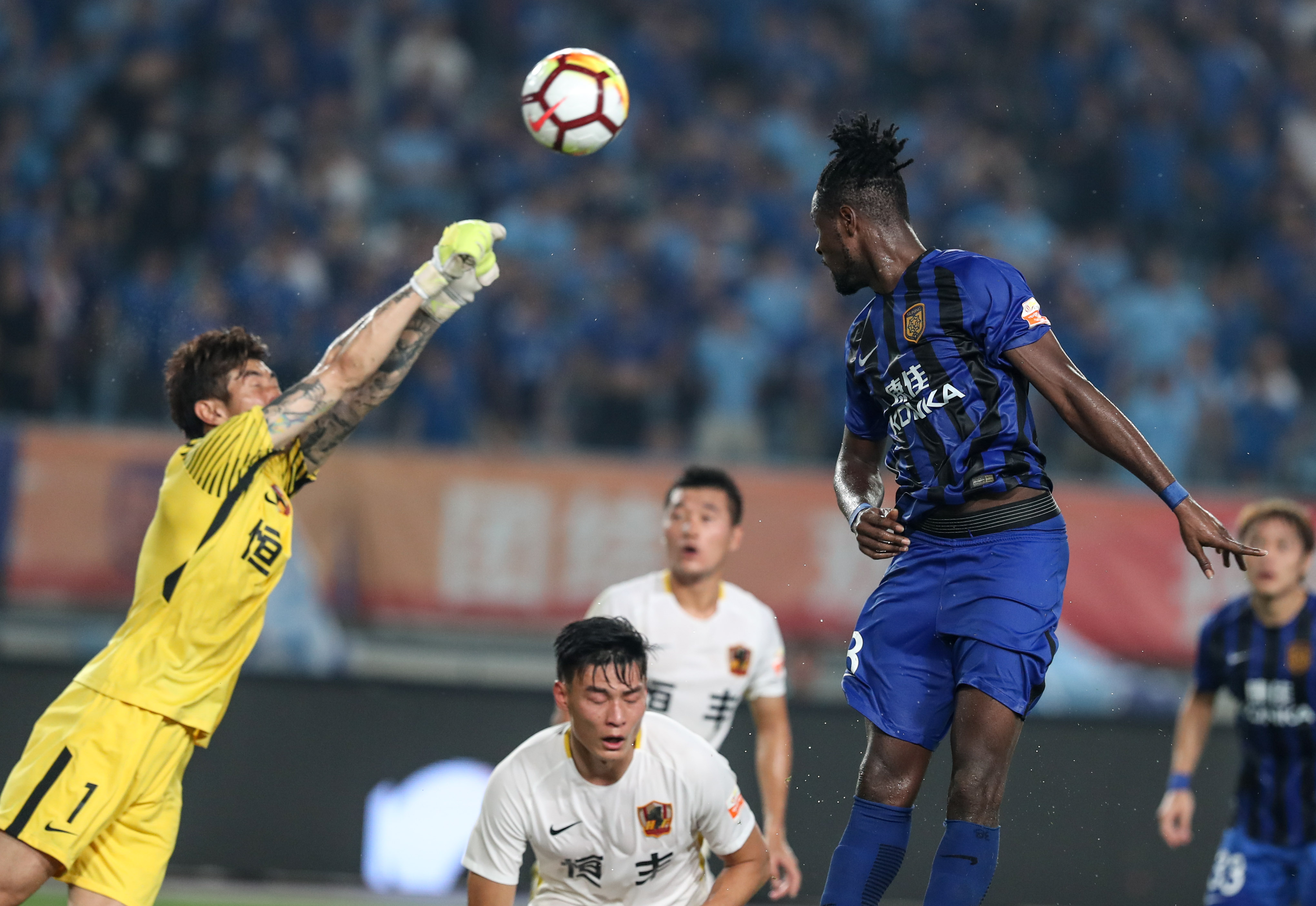 江苏苏宁建功夺冠,球队士气高涨,备战未来比赛的简单介绍 江苏苏宁建功夺冠,球队士气高涨,备战未来比赛的简单介绍