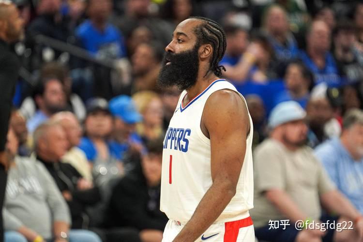 关于NBA总决赛现场气氛热烈，球迷临场为喜爱球队呐喊的信息