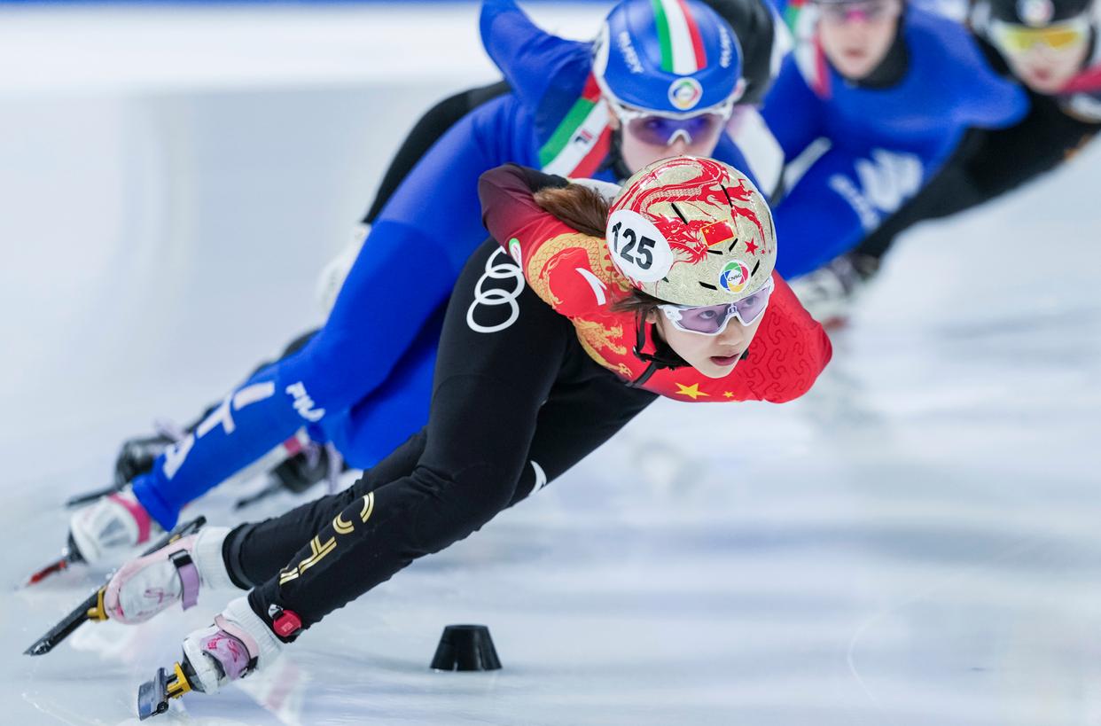 B体育体育网页版登录入口-短道速滑女子米决赛选手强势争夺的简单介绍