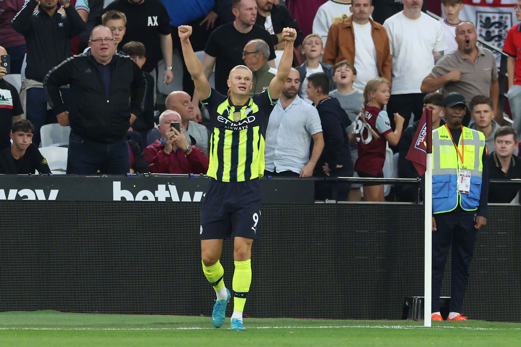 关于英超前锋独造帽子戏法震撼世界的信息 关于英超前锋独造帽子戏法震撼世界的信息