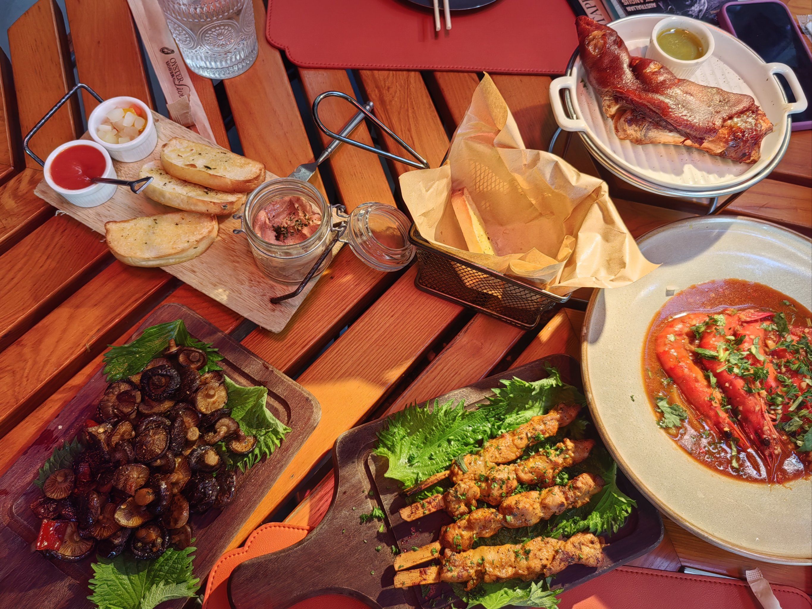 包含佛罗伦萨新建全球最大意大利美食广场，吸引众多美食爱好者前来品尝的词条