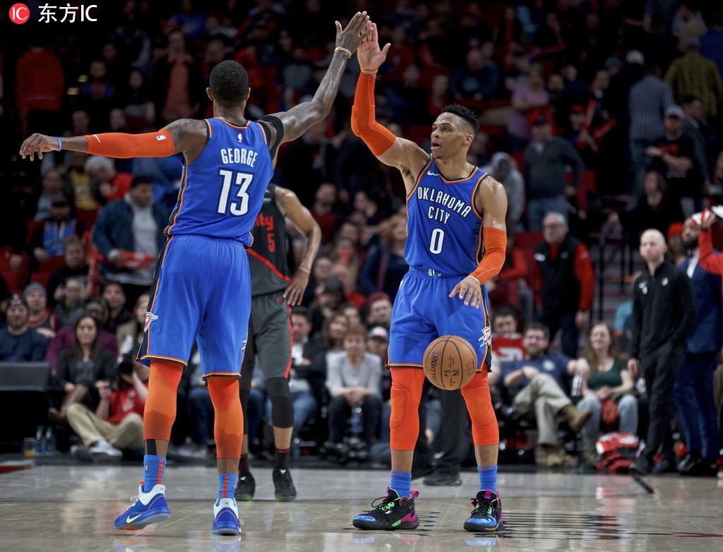 雄鹿大胜开拓者,全队合力确保胜利 雄鹿大胜开拓者,全队合力确保胜利