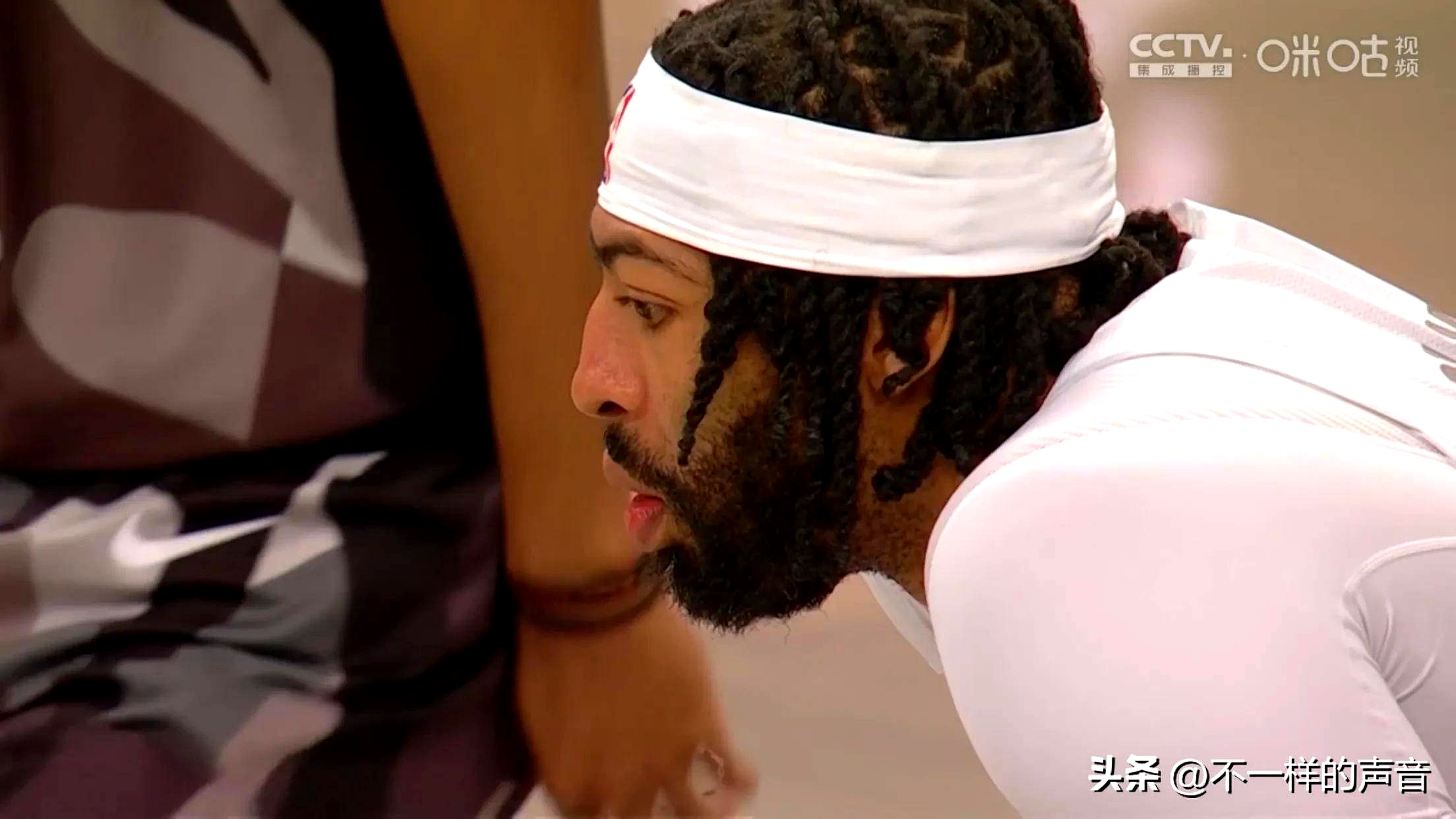 B体育体育网页版登录入口-尼克斯战胜篮网，浓眉数据狂飙