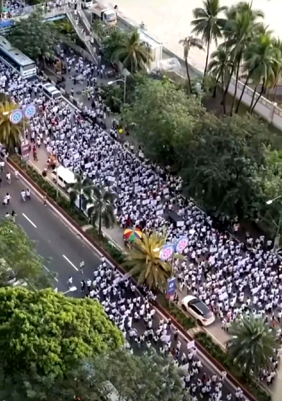 B体育体育中国官网-比赛现场抢劫案发生，球迷陷入混乱