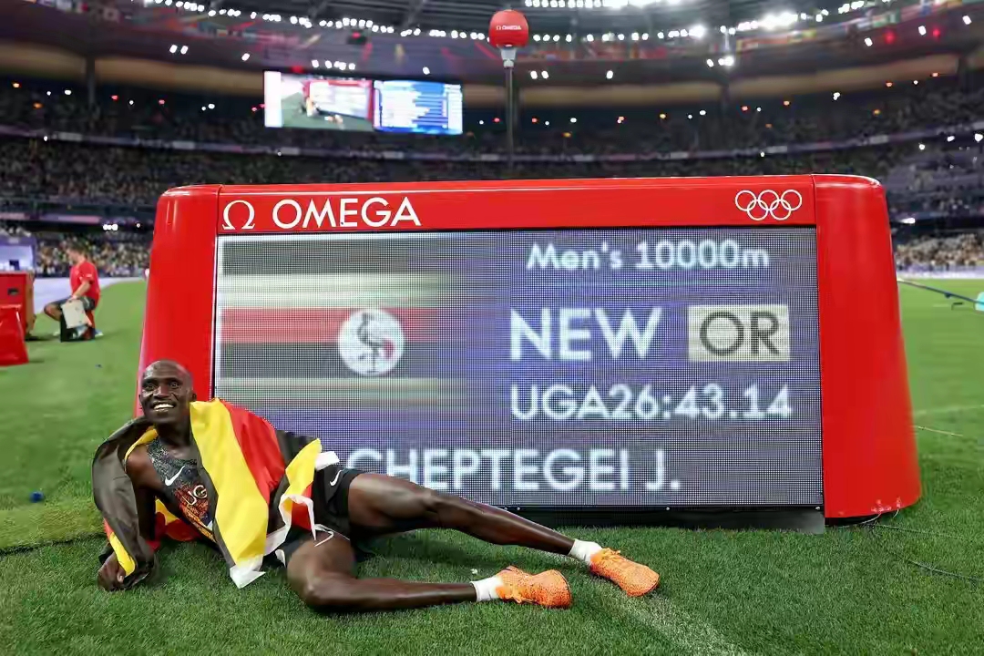 B体育体育竞技-乌克兰选手犀利发挥，夺得举重比赛金牌