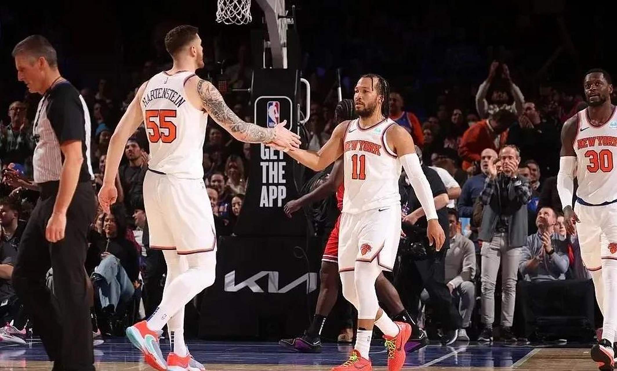 B体育体育官方-猛龙大胜尼克斯，继续领跑